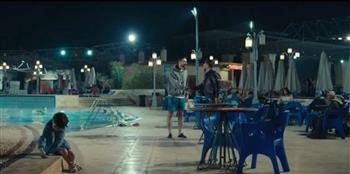 تعارف حسن حفني وأحمد رزق يتسبب في غرق ابنه.. مسلسل اللون الأزرق الحلقة 6  