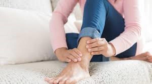 هل تشعرين بثقل في ساقيك مساء؟.. إليك الأسباب المحتملة