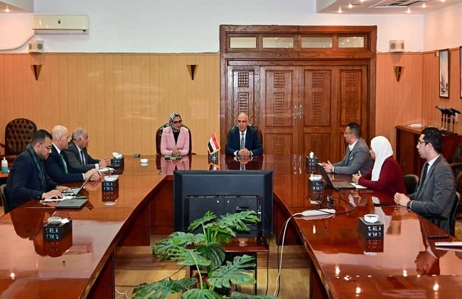 وزير الري ومحافظ الوادي الجديد يبحثان موقف وضوابط استخدام المياه الجوفية