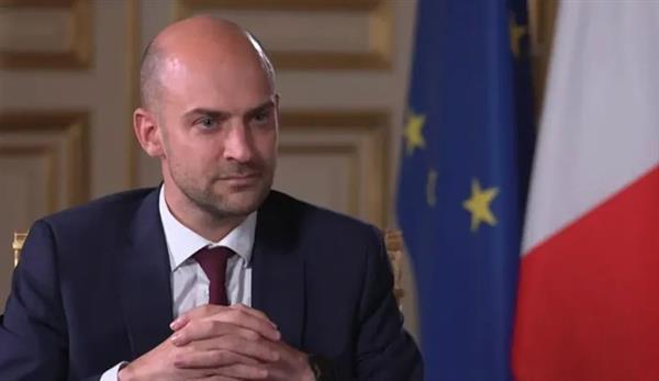 فرنسا تعتزم تقديم 60 طنًا من المساعدات الإنسانية إلى لبنان