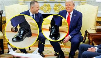 تعبّر عن الولاء له.. تصرفات غريبة لترامب تكشف اهتمامه بالأحذية