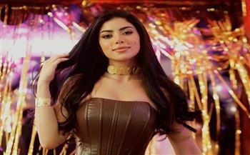 كارولين عزمي: عشت قصة حب 4 سنوات كانت أول جرح في حياتي.. "سبني واختفى"