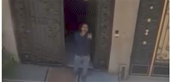 مقطع فيديو من 2022 يقود الأمن للمتهم بالتعدي على جيرانه في البحيرة