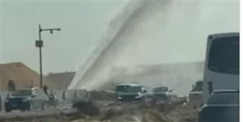 انفجار خط مياه كبير بطريق الواحات أمام مدخل زويل بمدينة 6 أكتوبر  