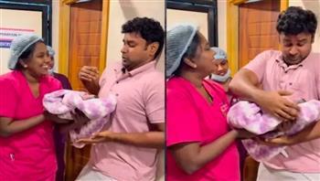 فيديو مدهش.. رد فعل أب يحمل رضيعه لأول مرة يشعل الانترنت