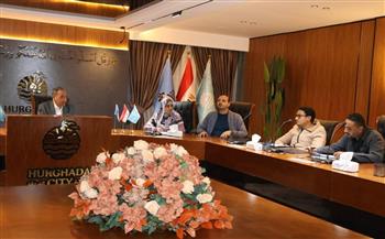 رئيس مدينة الغردقة يعقد اجتماعًا لمتابعة موقف المرافق في الأحياء الجديدة