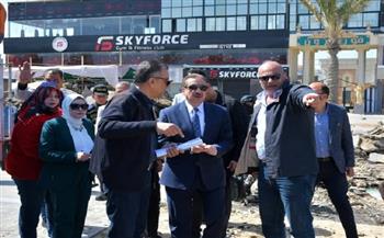 محافظ بورسعيد يتفقد سير العمل في تطوير ورفع كفاءة ميدان مجمع المطاعم بحي المناخ والمنطقة المحيطة بالكورنيش