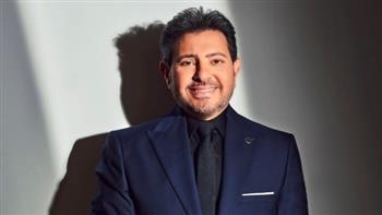 حقيقة الحالة الصحية للفنان هاني شاكر بعد سفره إلى باريس