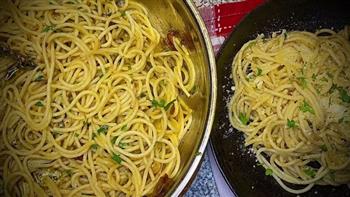 تعرفي على طريقة عمل المكرونة الإسباجتي بالزبدة