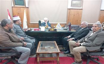 استعداداً للامتحانات.. رئيس سوهاج الأزهرية يلتقي برؤساء مراكز التصحيح 