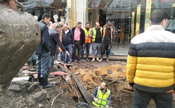 رئيس مياه القاهرة يتابع أعمال إصلاح خط المياه قطر 900 مم بشارع الترعة البولاقية