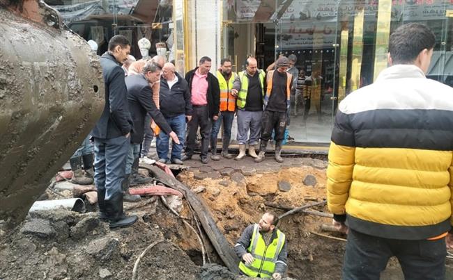 رئيس مياه القاهرة يتابع أعمال إصلاح خط المياه قطر 900 مم بشارع الترعة البولاقية