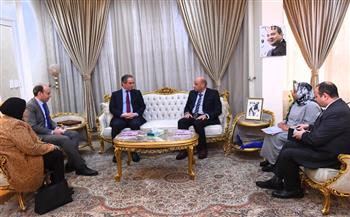 وزير العمل يبحث مع رئيس الهيئة الوطنية للإعلام التعاون المشترك