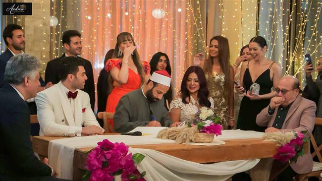 زواج مهند حسني ورانيا يوسف يشعل أحداث «روج أسود»  