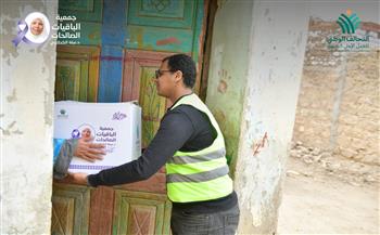   فرق عمل ومتطوعي الباقيات الصالحات توزع كراتين رمضان في القرى الأشد احتياجًا ببني سويف