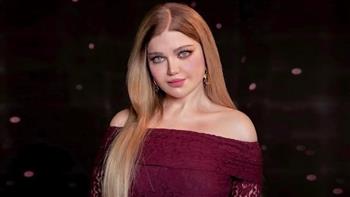 ياسمين الخطيب تبهر متابعيها بأحدث جلسة تصوير بالأحمر الداكن