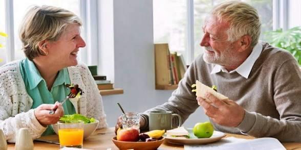 التغذية السليمة لكبار السن أثناء الصيام