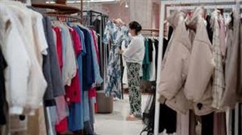 اليوم العالمي لحماية المستهلك.. كيف تتجنبين الغش التجاري عند شراء ملابس العيد؟