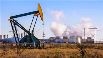 فاينانشيال تايمز : مخاوف من استنزاف احتياطيات النفط العالمية مع استمرار حرب إيران