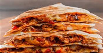 إفطار 25 رمضان.. سندوتشات كساديا الدجاج بعيش التورتيلا