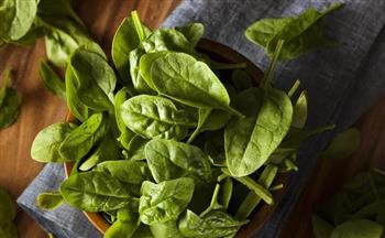 بخلاف الكرنب.. 5 خضراوات ورقية غنية بفيتامين "ك"