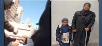 ضبط سيدة لاستغلال ابنتها في أعمال التسول بالإسكندرية