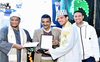 محافظ أسوان: تكريم حفظة القرآن يساهم فى تشجيع الأسر على تعليم أبنائها صحيح الدين