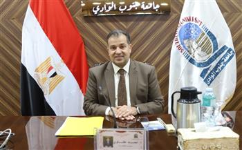 رئيس جامعة قنا يشيد بمستوى الأداء بالمستشفيات الجامعية خلال شهر رمضان المبارك