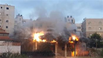 قوات الاحتلال تفجّر منزل أسير فلسطيني جنوب الخليل.. وتقتحم قرية شرق قلقيلية  