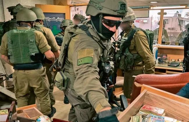 الاحتلال يداهم محال تجارية بالقدس.. ومستوطنون يطلقون الرصاص الحي في قصرة وبورين بنابلس