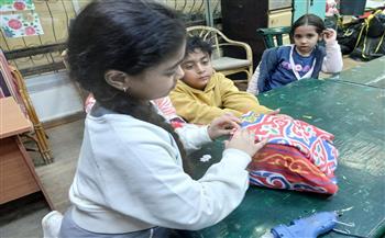 ورشة فنية بمكتبة الشيخ زايد لصناعة ديكور رمضاني