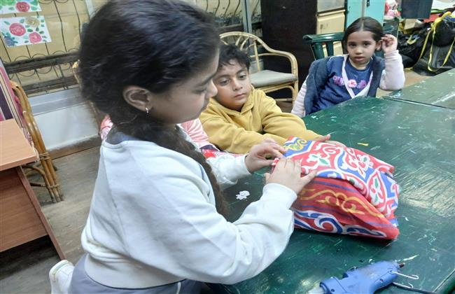 ورشة فنية بمكتبة الشيخ زايد لصناعة ديكور رمضاني