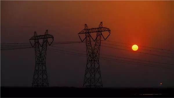 انقطاع تام للكهرباء في مدينة السليمانية بالعراق بعد وقوع انفجارات