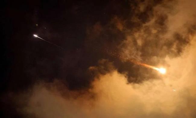 دوي انفجارات ضخمة ومتتالية جراء رشقة صاروخية إيرانية تجاه إسرائيل