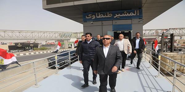 وزير النقل يتفقد التشطيبات النهائية وجاهزية المرحلة الثانية من مشروع الأتوبيس الترددي السريع