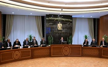 رئيس الوزراء يعقد اجتماعًا مع رؤساء الغرف الصناعية والتجارية