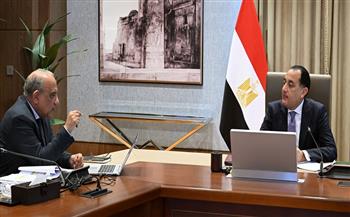 رئيس الوزراء يلتقي وزير الكهرباء والطاقة المتجددة لاستعراض عددٍ من ملفات العمل