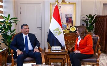 وزيرة التنمية المحلية تبحث مع محافظ البحر الأحمر عددًا من الملفات التنموية والخدمية