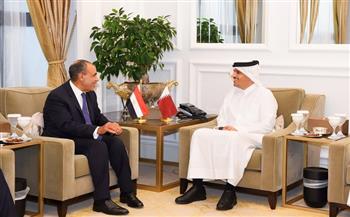 وزير الخارجية يعقد مباحثات مع نظيره القطري في الدوحة في ظل التصعيد العسكري بالمنطقة