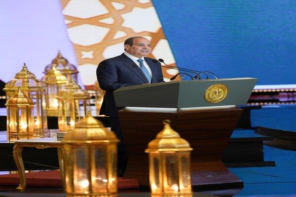 الرئيس السيسي: مصر تحتاج الكثير من الجهد والعرق والعلم و العمل ليل نهار