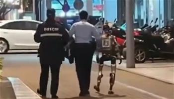  الصين: القبض على روبوت بشري بسبب مشاجرة في الشارع| فيديو