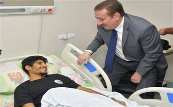 محافظ بورسعيد يزور البطل اللاعب "كابتن كريم الريس" بمستشفى التضامن للاطمئنان على حالته الصحية