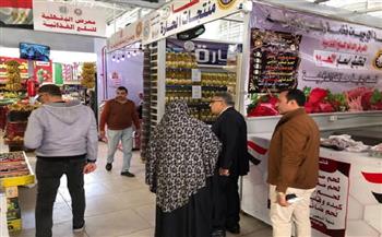 محافظ الدقهلية يتفقد معارض المحافظة الدائمة ومنافذ بيع السلع ويحذر من عدم الإعلان عن الأسعار أو مخالفة التخفيض