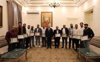  محافظ القاهرة يكرم عددًا من شباب المطرية الممثلين لمنظمي الإفطار السنوي