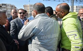 محافظ بورسعيد يتفقد "الميناء البري" لمتابعة الالتزام بتعريفة المواصلات بعد تحريك أسعار الوقود