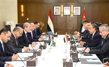 وزير الخارجية يعقد مباحثات مع نظيره الأردني في عمّان حول تداعيات التصعيد العسكري