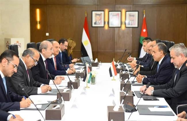 وزير الخارجية يعقد مباحثات مع نظيره الأردني في عمّان حول تداعيات التصعيد العسكري