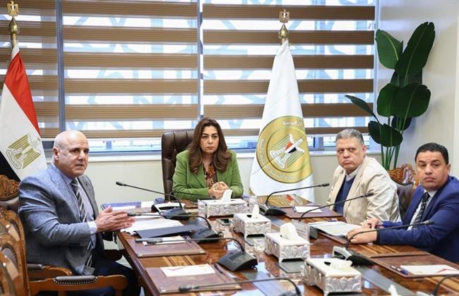 وزيرة التنمية المحلية والبيئة تتابع الموقف التنفيذي لمنظومة التصالح على بعض مخالفات البناء بالمحافظات