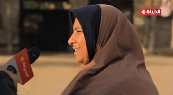 دعمًا لأسرتها.. عمرو الليثي يجبر بخاطر بائعة فاكهة في المنوفية 