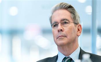 وزير الخزانة الأمريكي: سمحنا لناقلات نفط إيرانية بالمرور عبر مضيق هرمز